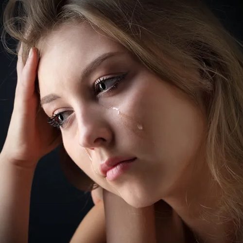 کاور عکس آهنگ توی یک دیوار سنگی از گوگوش و نیکیتا